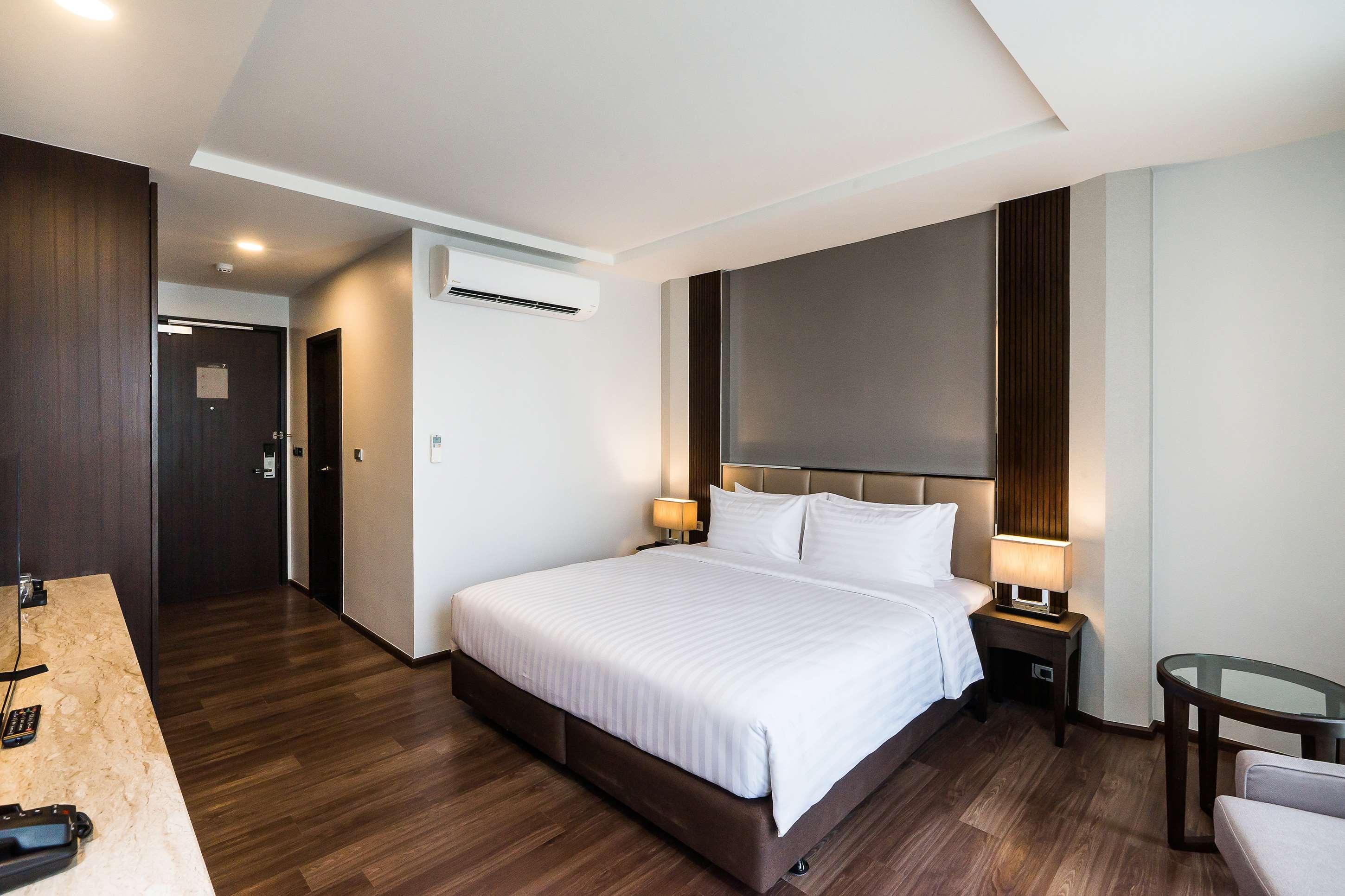 Surestay Plus By Best Western Sukhumvit 2 Bangkok Exterior photo