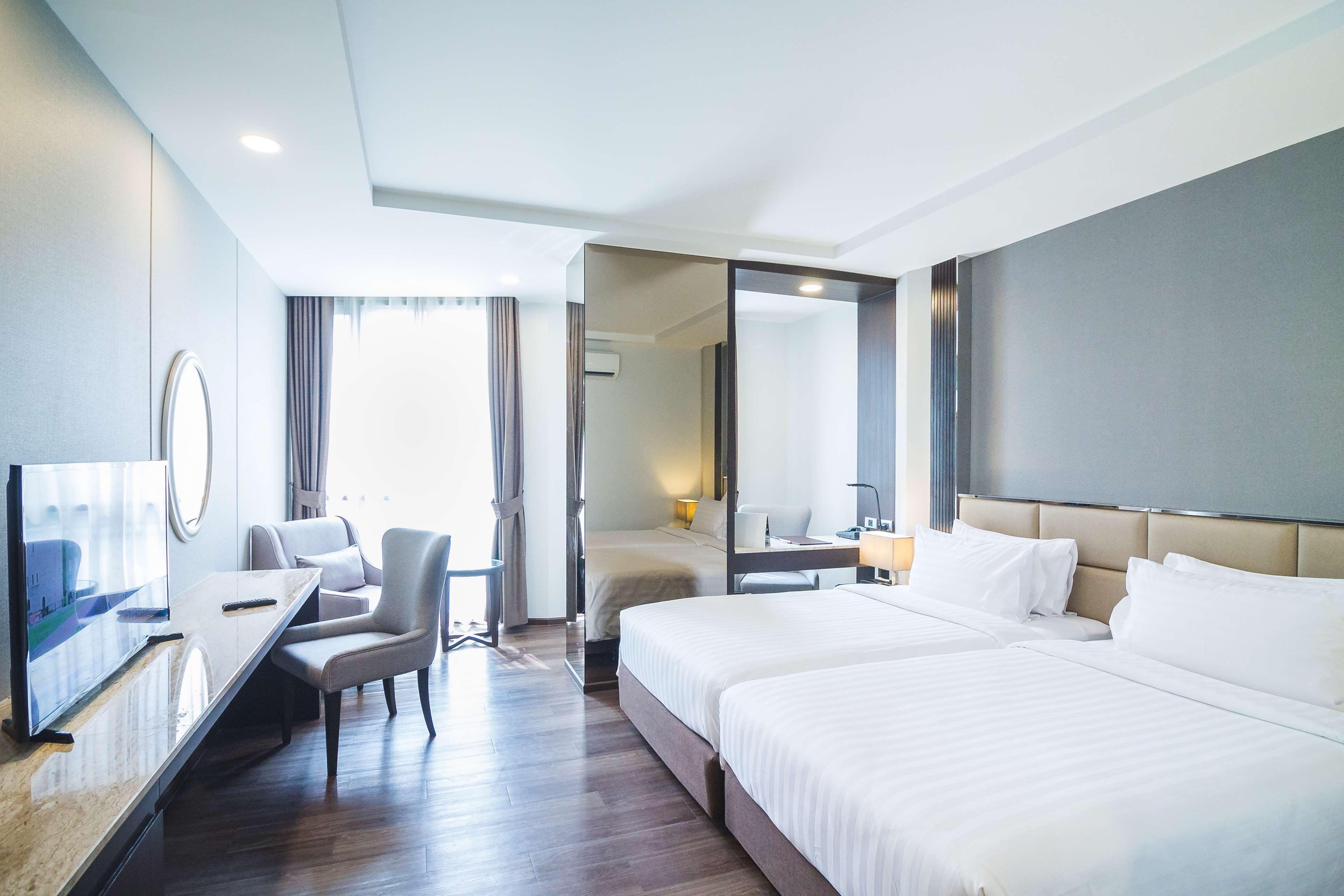 Surestay Plus By Best Western Sukhumvit 2 Bangkok Exterior photo